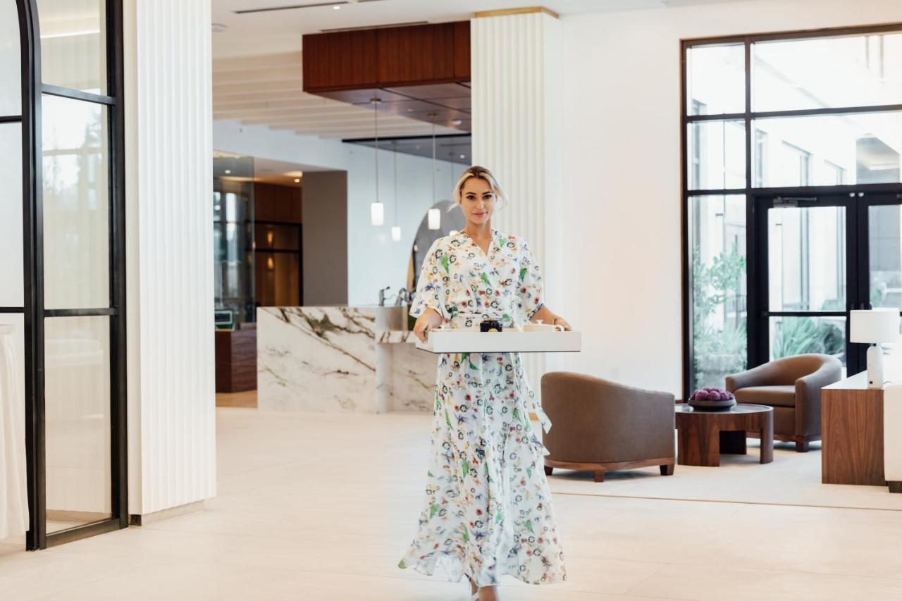 Ette Luxury Hotel & Spa Four Corners エクステリア 写真 A hotel butler