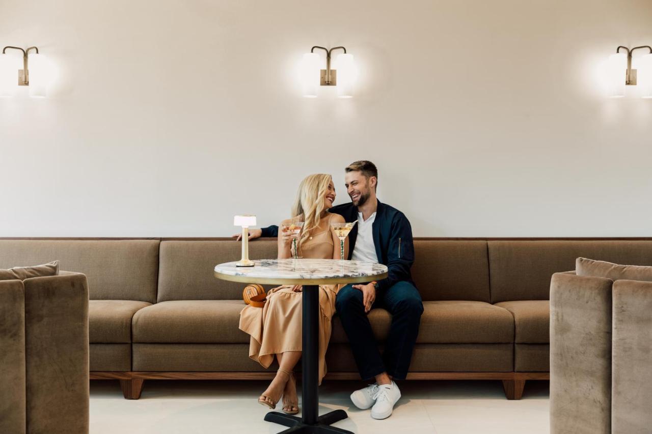 Ette Luxury Hotel & Spa Four Corners エクステリア 写真 The Lounge at London Heathrow Airport