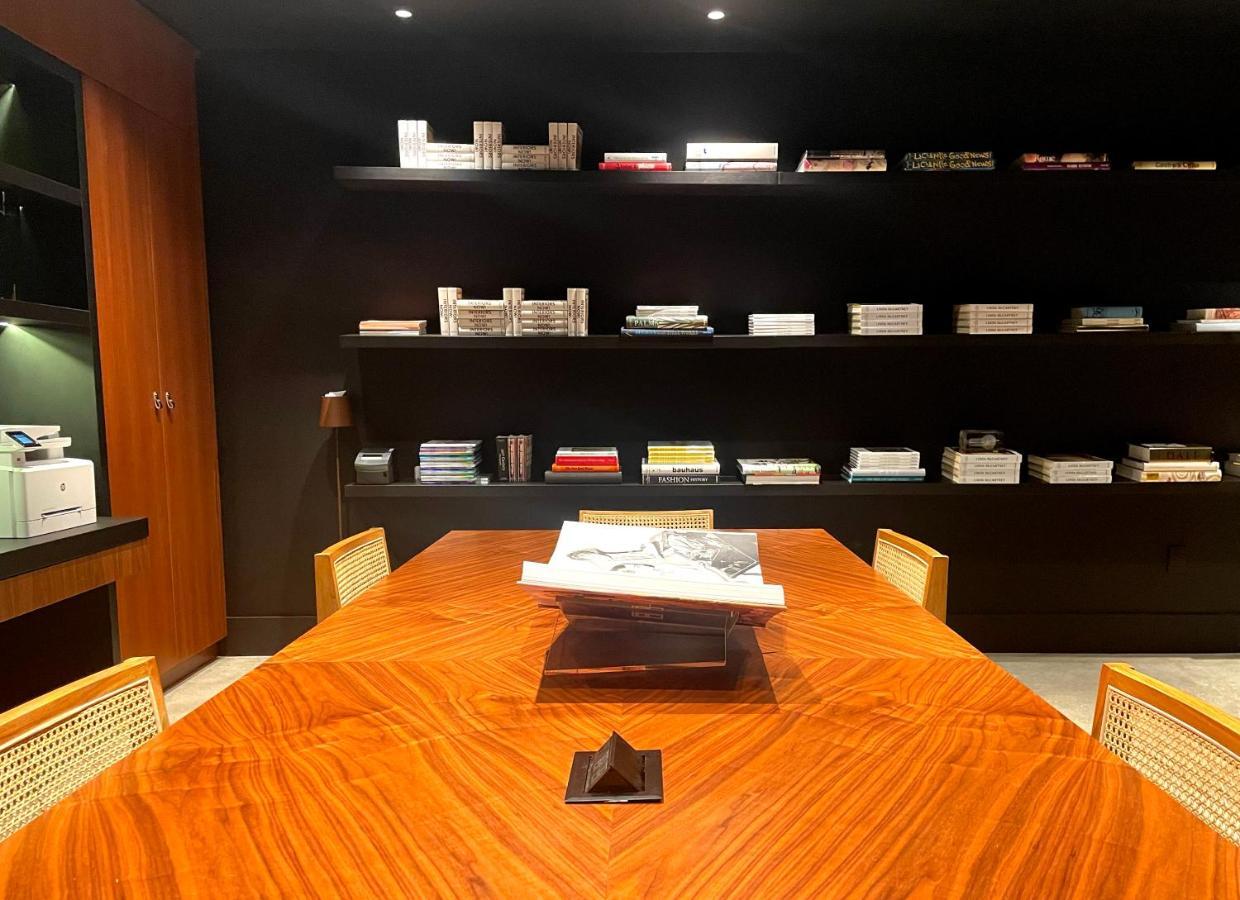 Ette Luxury Hotel & Spa Four Corners エクステリア 写真 The library at the museum