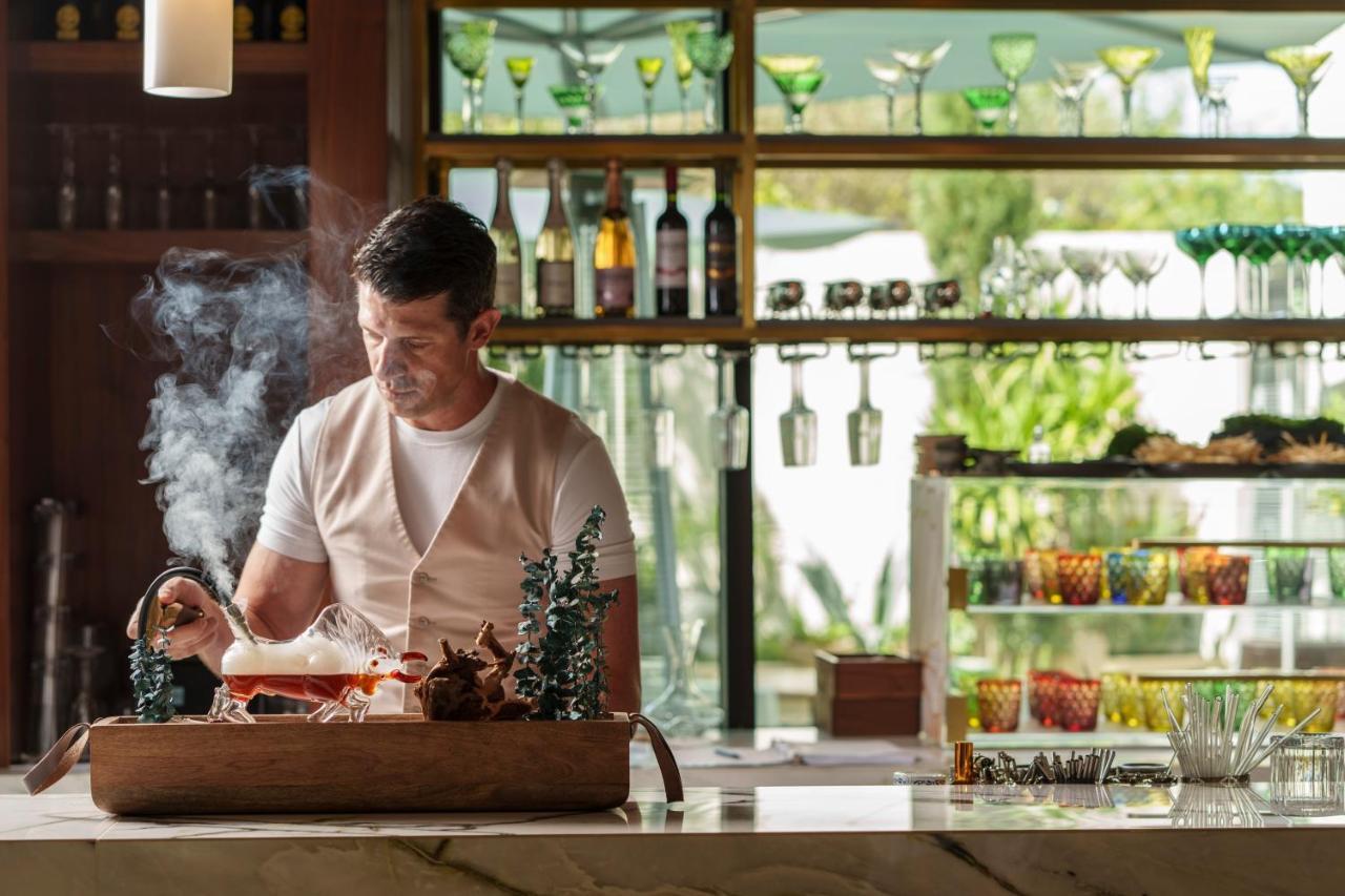 Ette Luxury Hotel & Spa Four Corners エクステリア 写真 A chef preparing a meal